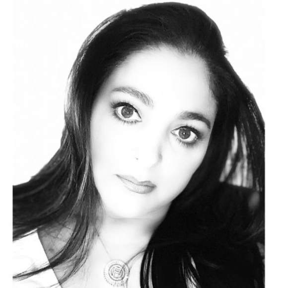 Meet your Posher, Faviola - Picture 1 of 1